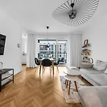 Apartmán Zoliborz - Parking & Two Balconies - By Rentujemy