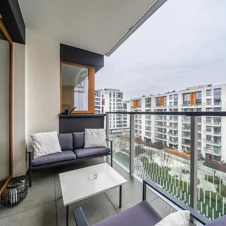Apartmán Zoliborz - Parking & Two Balconies - By Rentujemy Varšava