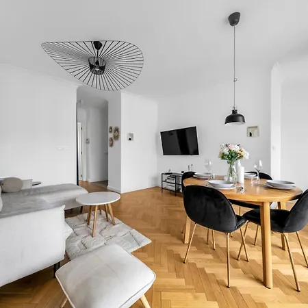 Apartment Zoliborz - Parking & Two Balconies - By Rentujemy